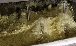 原材料をまぜる!